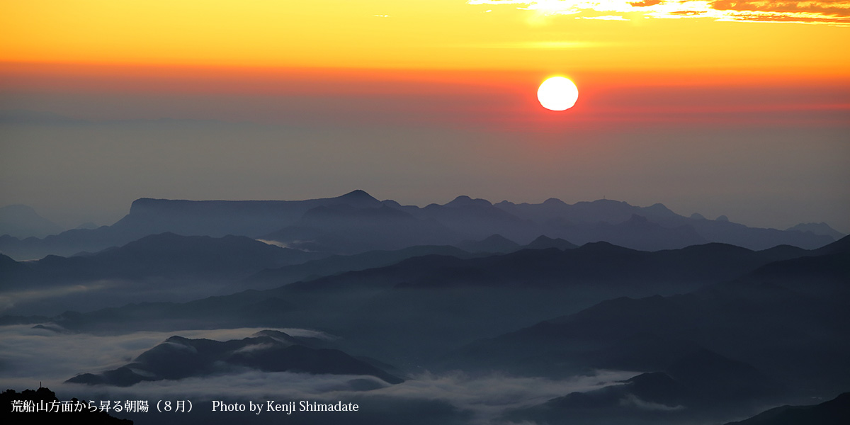 202208_SD6_荒船山方面から昇る朝陽(8月6日撮影)