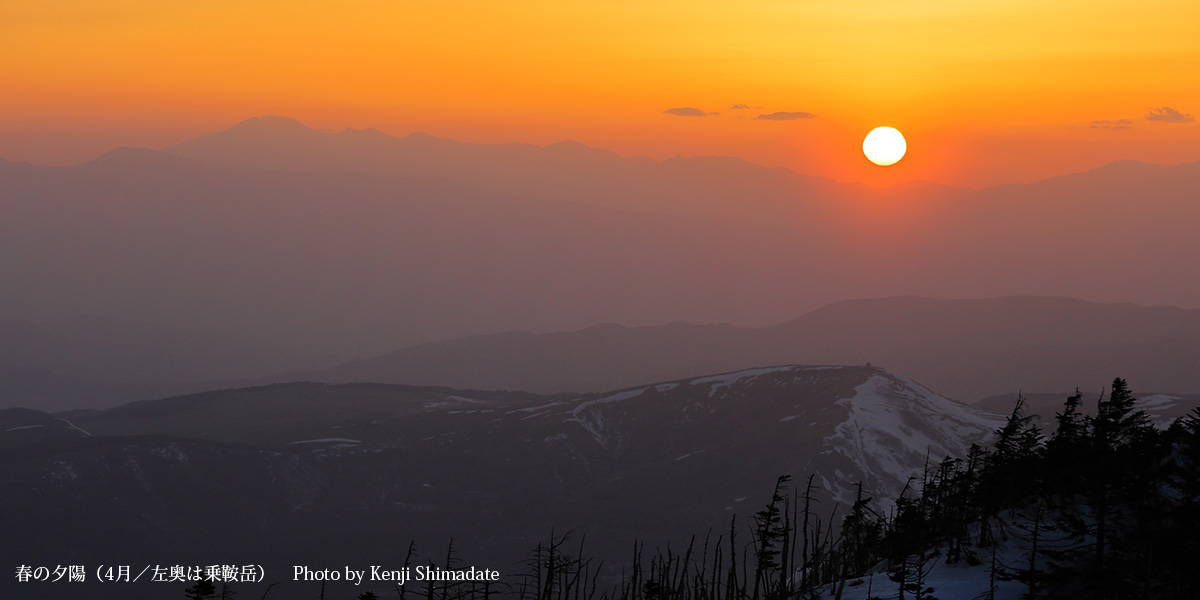 202604sd6_春の夕陽(4月9日撮影、左奥は乗鞍岳）