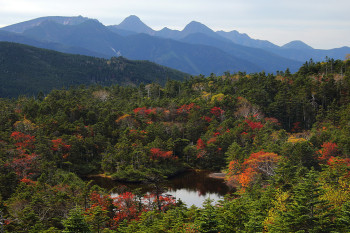 七ツ池と八ヶ岳(9月30日撮影)　Photo by Kenji Shimadate